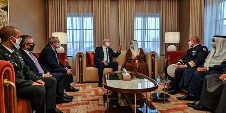 לבנון, סעודיה והסוגיה הפלסטינית: גנץ מסכם ביקור בבחריין