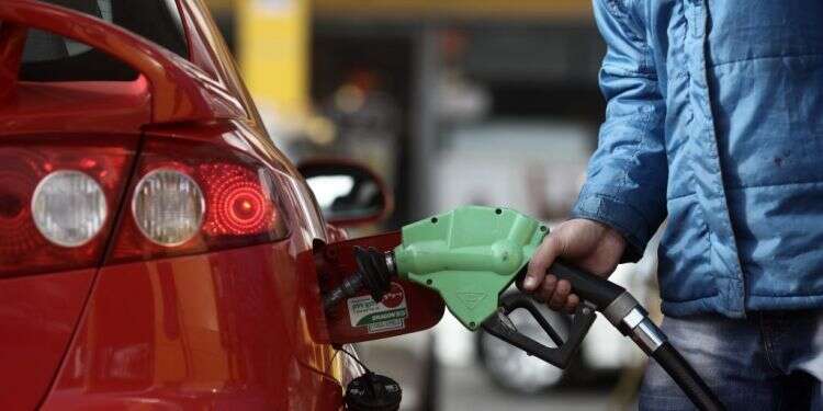 אילוסטרציה. צילום: קובי גדעון, פלאש 90 אוויר לנשימה? שר האוצר ליברמן הודיע על הורדת מס הבלו