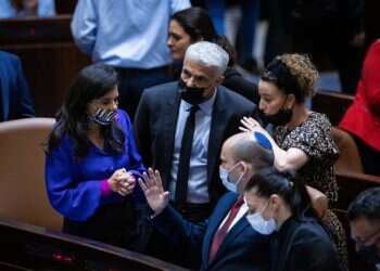 "כיפופי ידיים בממשלה": חוק האזרחות חוזר לקדמת הבמה