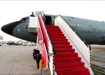 המטוס. צילום: אלעד מלכה על המטוס של אנואר סאדאת: המשלחת הביטחונית לבחריין