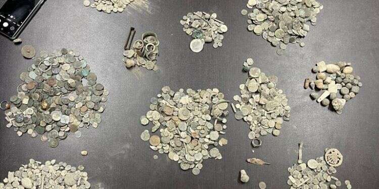 מעצר בשכם בחשד לגניבה וסחר באלפי פריטים ארכיאולוגיים נדירים