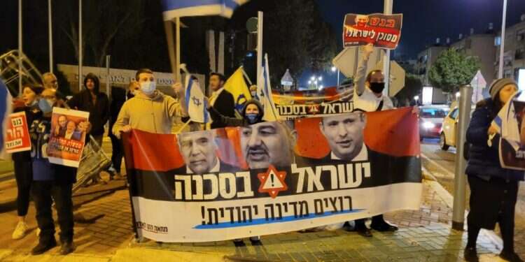 הפגנה נגד הממשלה הלילה "תוצאה של רדיפה משטרתית": אלפים הפגינו נגד הממשלה בצמתים