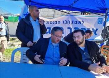 ח"כ איתמר בן גביר פתח את לשכתו בשמעון הצדיק: "ואני שואל – איפה המשטרה?"