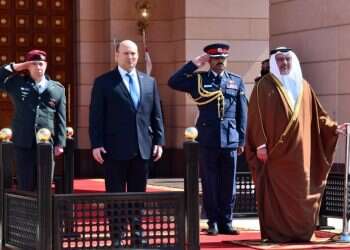 צפו: בנט מתקבל לצלילי התקווה בארמון יורש העצר בבחריין