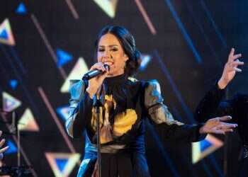 הזמרת החרדית שכובשת במות בחו"ל, מגיעה לארץ