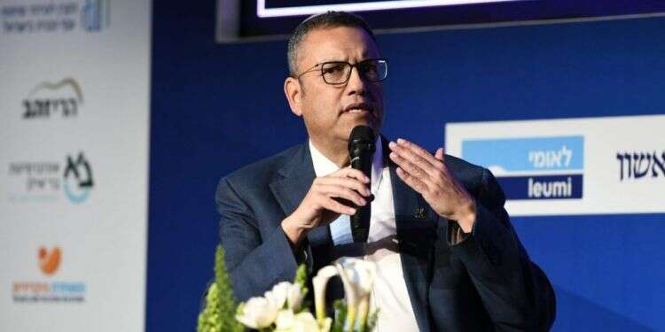 משה לאון. צילום: שריה דיאמנט משה ליאון: תנו לי לדאוג שיהיה שקט בעיר