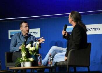 עמית סגל ואבישי בן חיים. צילום: שריה דיאמנט עמית סגל: "אתה מציע רק זעם"; אבישי בן חיים: "אני מציע פיוס"