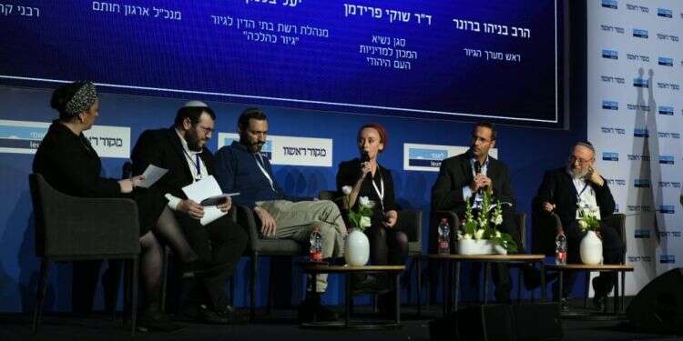 מושב הגיור בוועידת מקור ראשון. צילום: שריה דיאמנט "זאת הפעם הראשונה שכתוב בחוק שהגיור בישראל יהיה על פי דין תורה"