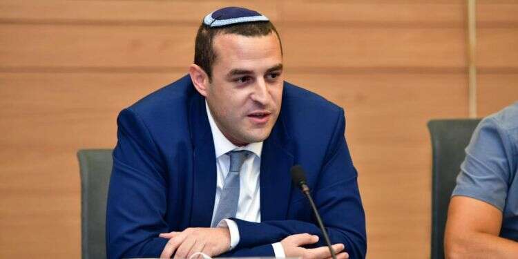 "בעקבות הטענות הקשות הנ״ל מוצע לקיים דיון מהיר בוועדת חוץ וביטחון"