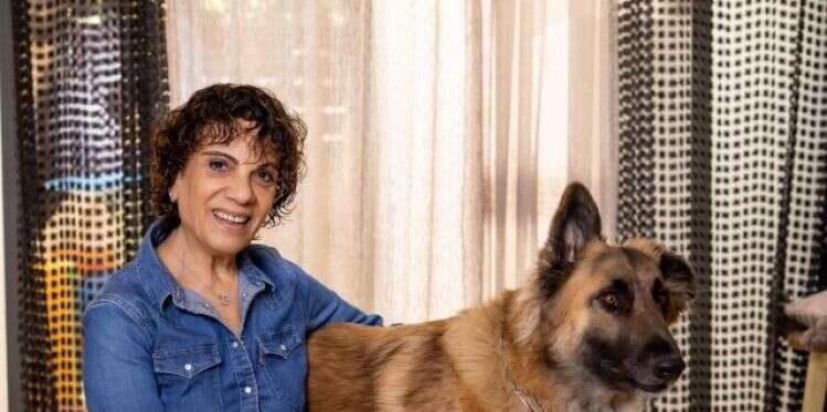 תת־גונדר בדימוס בטי להט. צילום: אריק סולטן "מדבר יפה ולא מפסיק לעסוק בטרור": הסוהרת נזכרת במנהיג חמאס שחוסל