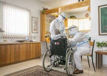 "לא פחות מנס": צוותי צה"ל שמסייעים לחולי קורונה מבוגרים