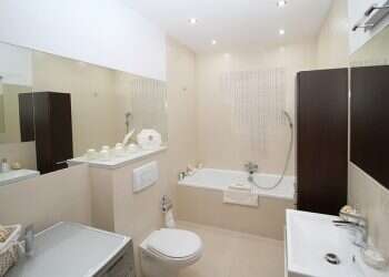 מהן הדרכים לתקן רטיבות באמבטיה?