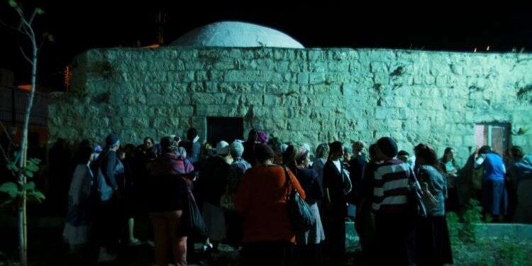 ירי של מחבלים פלסטינים על חיילים ומתפללים בכניסה לקבר יוסף