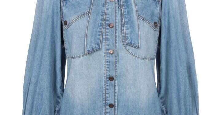 חולצת ג'ינס של גולברי. היתה 300 שקל. כעת 149 שקל. צילום: ניר יפה סוף-סוף, סוף עונה