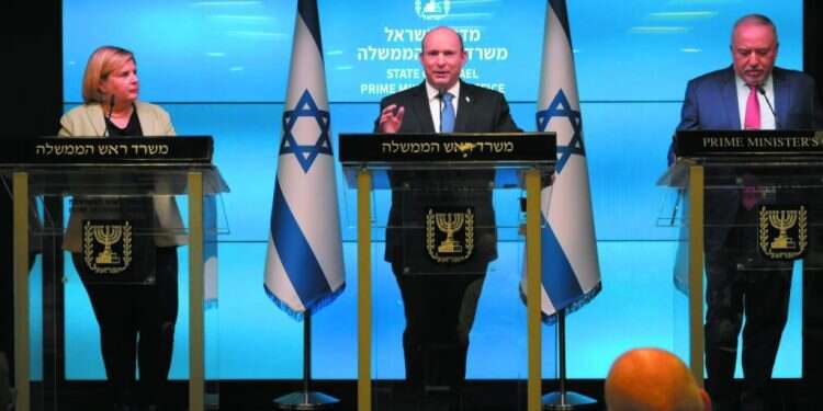 ליברמן, בנט וברביבאי, שלשום. צילום: עמוס בן־גרשום, לע