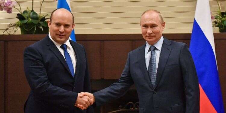 בנט ופוטין בפגישתם בסוצ'י, אוקטובר 2021. צילום: AFP