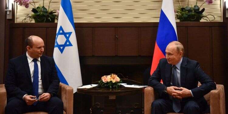 פוטין ובנט בסוצ'י, בשנה שעברה. צילום: AFP צילום: AFP