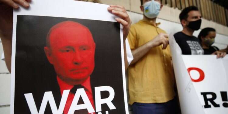 הזדמנות קלה להכפשה: הימין לא מעריץ את פוטין