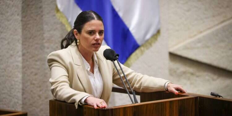 שקד בהצבעה על חוק האזרחות. צילום: נועם מושקוביץ, דוברות הכנסת מתח בכנסת: כיצד תוכרע ההצבעה על חוק האזרחות?