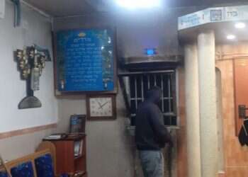 תושב רמלה נעצר בחשד להצתת בית כנסת בעיר