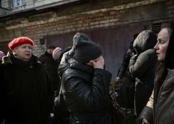 "הם יורים על אזרחים עם מקלעים"