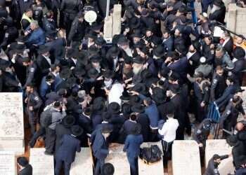 כבוד בשידור חי: הלווית הרב קניבסקי הפכה לאירוע לאומי