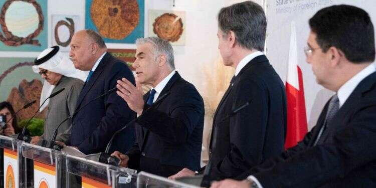 השמחה שהושבתה. משתתפי פסגת שדה-בוקר. צילום: AFP שלום חם בע"מ: פיגועי הטרור העיבו על האופטימיות האזורית של פסגת שדה־בוקר