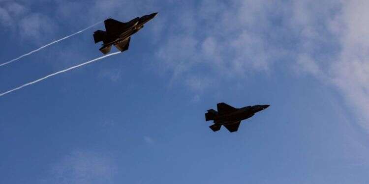 מטוסי חיל האוויר הישראלי. צילום: AFP בצה"ל מבהירים: הסיבה לקול הפיצוץ במרכז – בום על קולי