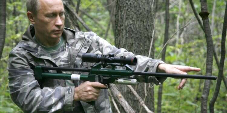 פוטין. צילום:AP פוטין במילותיו שלו: קריאה בספרו ובמאמריו חושפת את הדמות מאחורי הנשיא