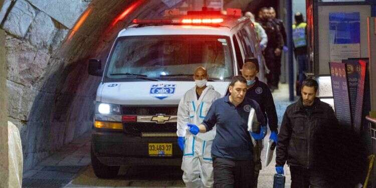 ליד זירת הפיגוע בירושלים, צילום: יונתן זינדל - פלאש 90