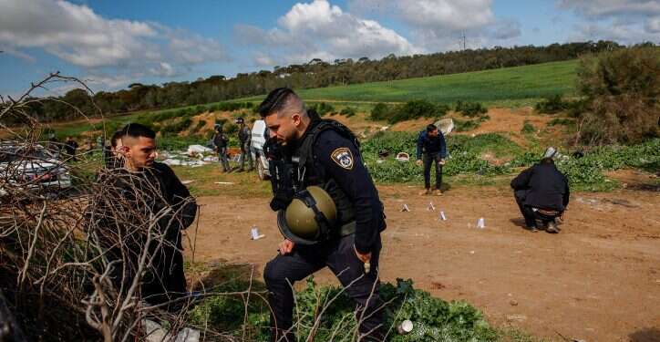 כוחות משטרה בזירת ירי ברהט, ארכיון. צילום: פלאש90 קרב היריות ברהט: העדות המובהקת ביותר לאובדן הדרום