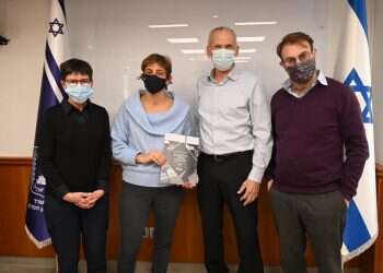 לאחר שעיתונאים הותקפו בידי המשטרה בר-לב מציע: "שאו סממן זיהוי"