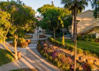 חופשה משפחתית באביב בקשת יהונתן ברמת הגולן