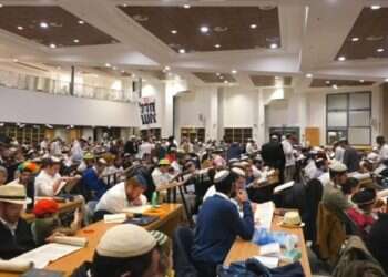 צפו: קריאת המגילה ברוב עם