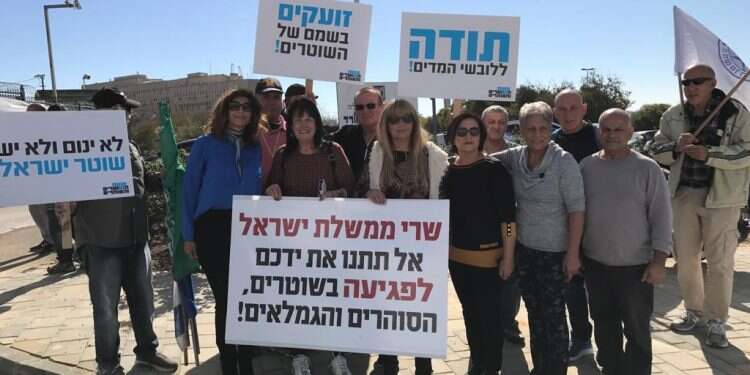 "יריקה בפרצופם של השוטרים והסוהרים"