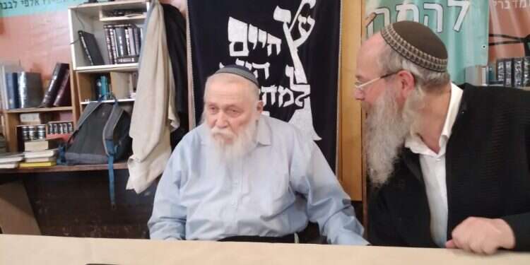 הרב דרוקמן בישיבת חומש. צילום: ישיבת חומש הרב דרוקמן בישיבת חומש: "אשריכם שאתם עושים את מלאכתכם באמונה"