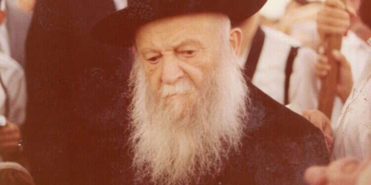 הרב צבי יהודה קוק. צילום: הרב משה קפלן גלויות הרצי"ה שנמצאו וחושפות צדדים לא ידועים באישיותו