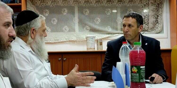 השר מתן כהנא ברמלה השר כהנא בבית הכנסת ברמלה: "אירוע שלא מתקבל על הדעת"