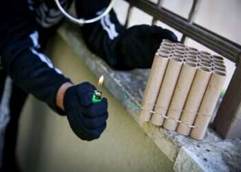 שימוש בנפצים בפורים. צילום: דוד כהן, פלאש 90 הרבנים בקריאה נגד הנפצים: "יש בהם סכנה גדולה והם גורמים לבהלה חמורה בציבור"