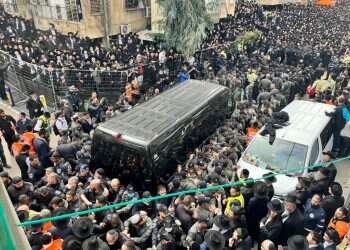 "בשתי מילים – שר התורה": הקולות מהלוויית הרב קנייבסקי