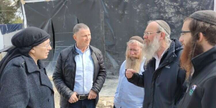 סטרוק ואדלשטיין בחומש. צילום: יצחק ויס בחומש חוששים מפינוי: "התחילו למפות את האזור"