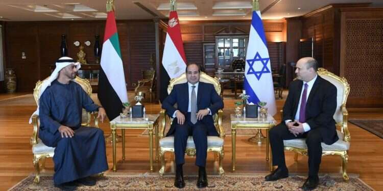 "דנו בהתפתחויות בינלאומיות": בנט נפגש עם מנהיגי מצרים והאמירויות