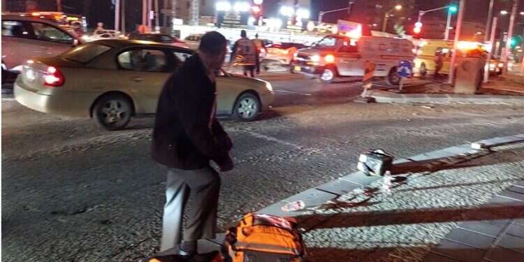 זירת הפיגוע בחדרה. צילום: דוברות המשטרה שני נרצחים בפיגוע ירי בעיר חדרה