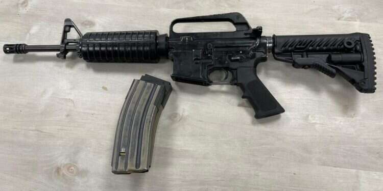 נשק שנתפס על ידי המשטרה, ארכיון. צילום: דוברות המשטרה נשקים, מחסניות ומטעני צינור: גל מעצרים של חשודים בתמיכה בדאעש
