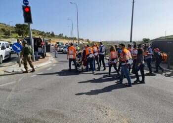 פצוע קשה מפיגוע דקירה באוטובוס ליד נווה דניאל. המחבל חוסל