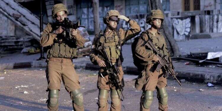 בזמן שכפתור הרגש של אריק מרמור כבה, כפתור הצילום במצלמה שלו המשיך לעבוד