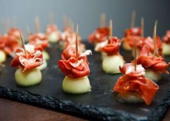 מגשי אירוח: המתכון לאירועים מושלמים