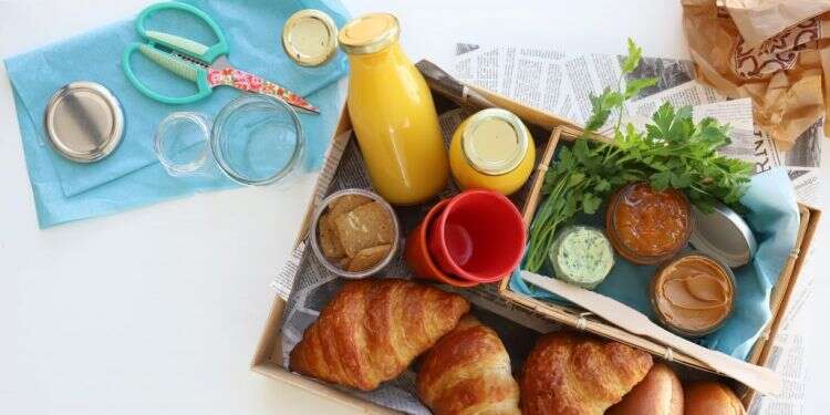 ארוחת בוקר קונטיננטלית. צילום: אפרת ליכטנשטט קונספט זה כל הסיפור: משלוחי מנות בקטע אחר