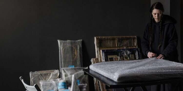 האמנות יורדת למחתרת: אלפי יצירות פונו ממוזיאונים ברחבי אוקראינה המותקפת