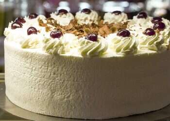 הדובדבן שבקצפת הוא הקרם- כל מה שרציתם לדעת על קרמים לעוגות